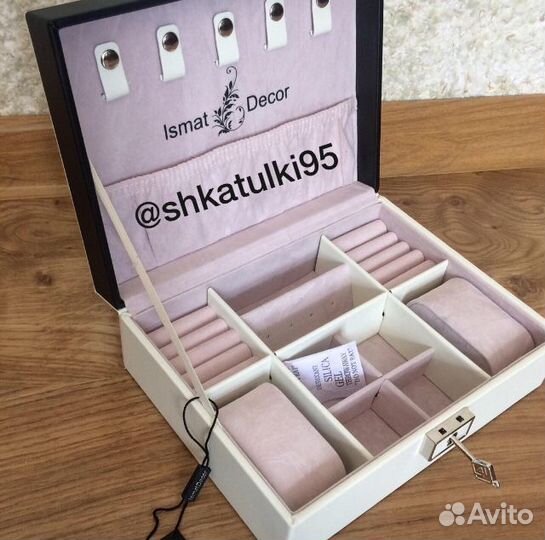 Шкатулки для украшений и часов