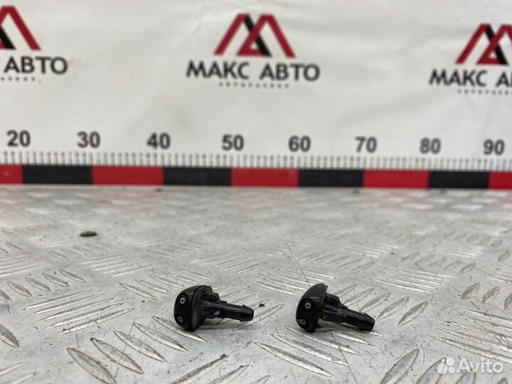 Б/У форсунка омывателя Mazda Demio DW3W B3 1.3 Л