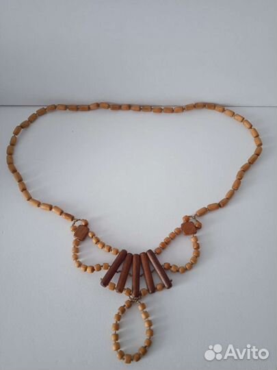 Колье из дерева