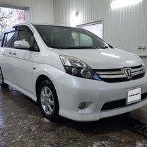 Toyota Isis 1.8 CVT, 2012, 87 000 км, с пробегом, цена 1 700 000 руб.