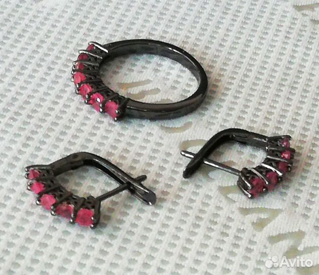 Серьги, кольцо разм.18,0 серебро рубин С391