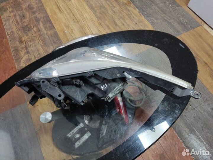 Фара галоген правая Toyota Avensis 3 T270