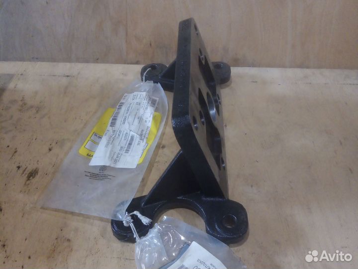 Держатель HP/HPD F achslenker+bremszyli, MAN, 81.4