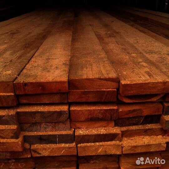 Строительные материалы: доски лиственницы