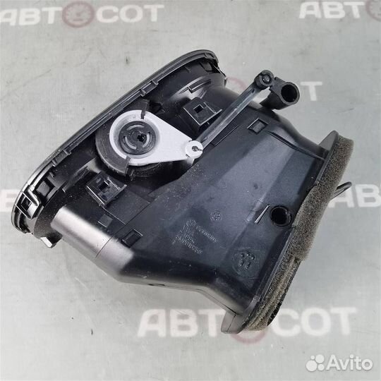 Дефлектор воздуха левый VW Tiguan 2007-2011