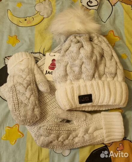 Комплект шапка, снуд,варежки. Новый