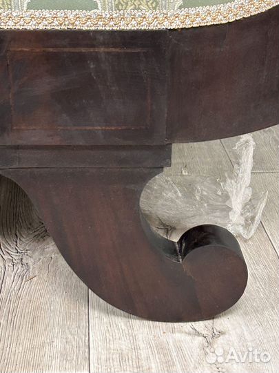 Антикварный диван Karl Johan