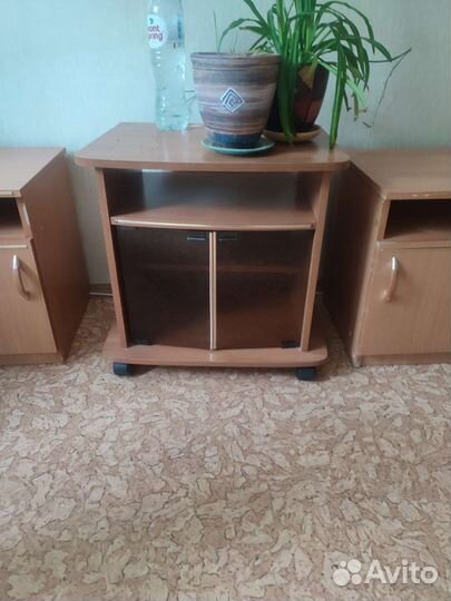 Тумбочки,стол