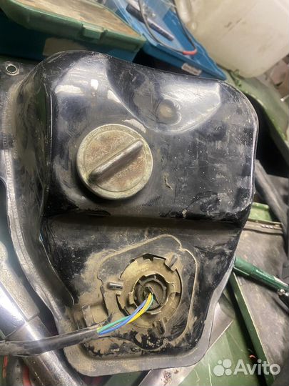 Бензобак на мотоцикл