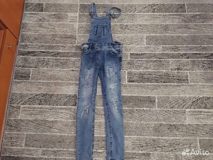 Джинсовый комбинезон