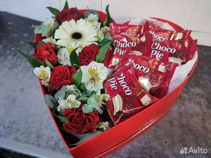 Букеты и композиции, игрушки из живых цветов