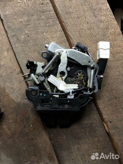 Замок багажника Lexus LS460-600