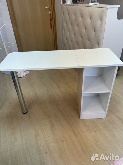 Маникюрный стол