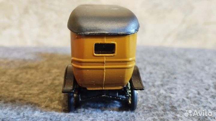 Модель автомобиля «Руссо-Балт лимузин»