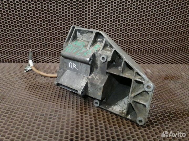 Кронштейн двигателя правый Land Rover Range Rover