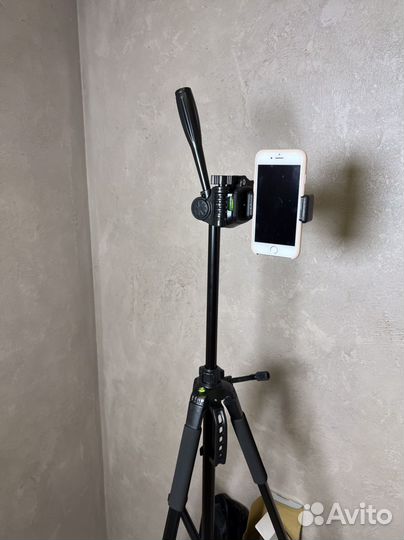 Профессиональный штатив 140 см