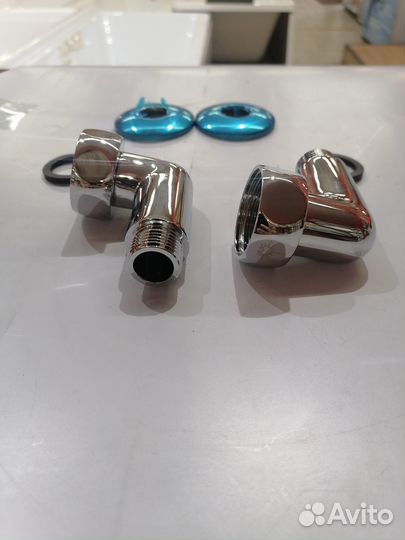 Угловое соединение для полотенцесушителя