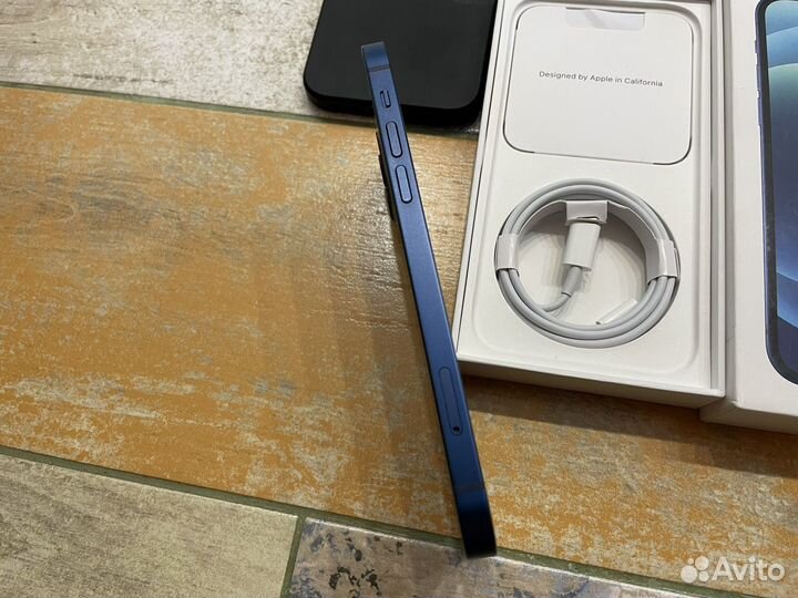 iPhone 12, 64 ГБ