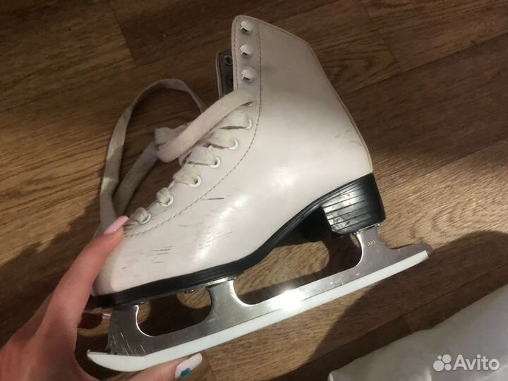 Коньки белые женские