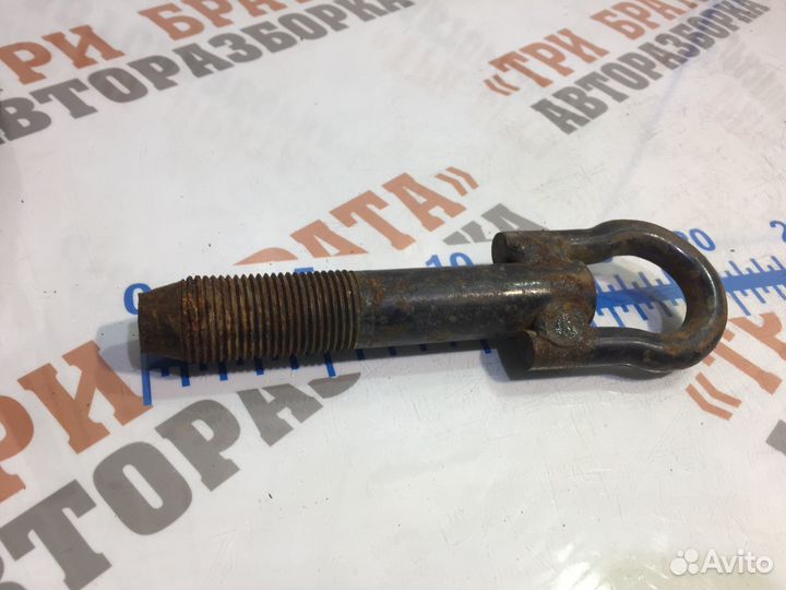 Тойота Камри Крюк буксировочный