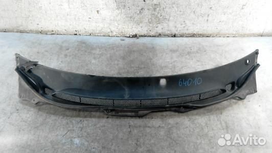 Накладка декоративная (жабо, дождевик) volvo XC70