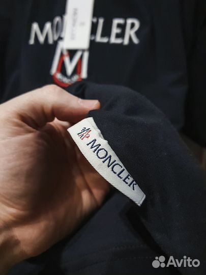 Футболка Moncler — выбор современных модников