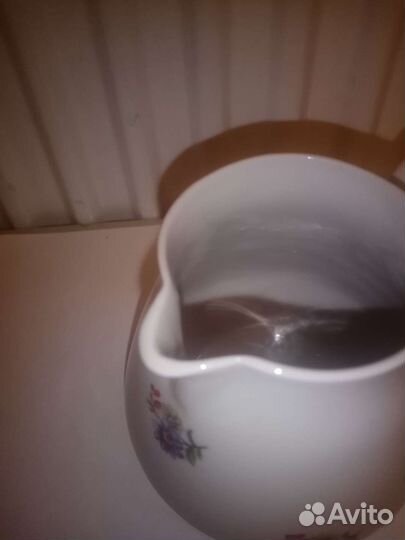 Фарфоровый молочник