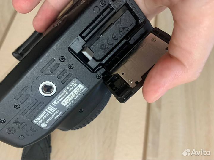 Canon EOS 4000D, объектив (18-55мм)