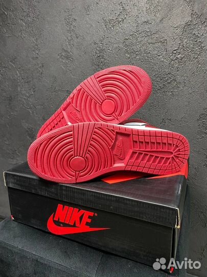 Кроссовки Nike Air Jordan 1 High Retro Red/White