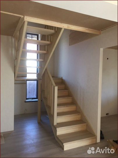 Лестница деревянная