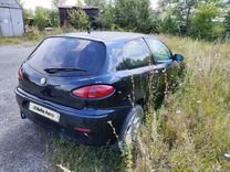 Alfa Romeo 147 1.6 MT, 2001, битый, 150 000 км, с пробегом, цена 150 000 руб.