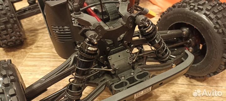 Arrma Notorious 6S V6 с неубиваемым кузовом