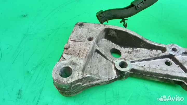Кронштейн переднего рычага для Skoda Octavia А5