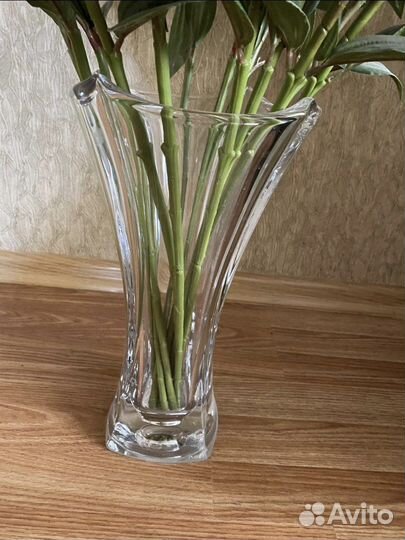 Ваза для цветов(и цветы лилия)