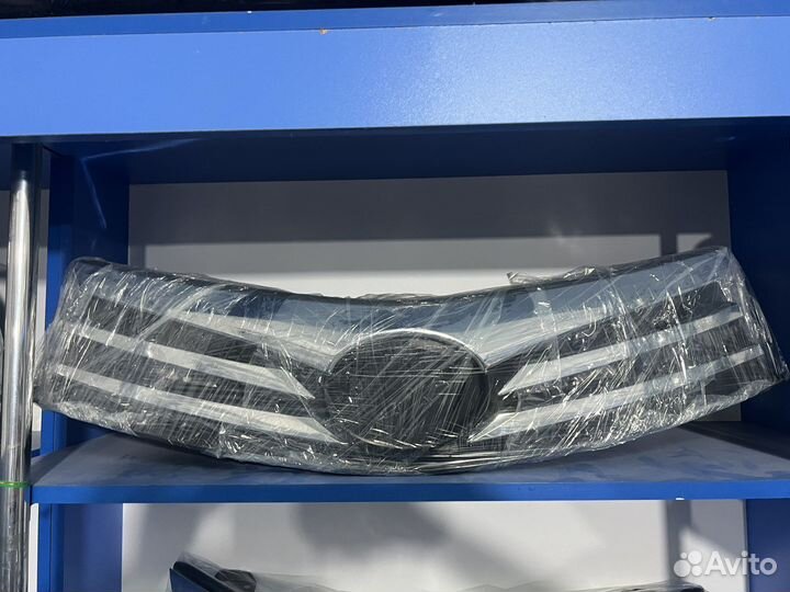 Решетка радиатора тойотак королла е180