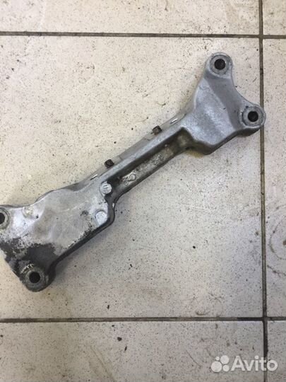 Кронштейн двигателя правый Citroen C3 Picasso EP3