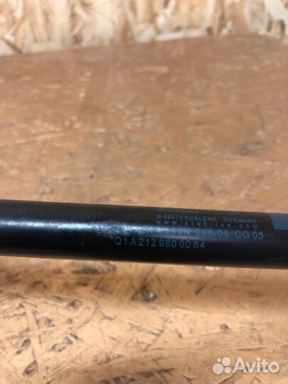 Амортизатор капота правый Mercedes Benz E Class