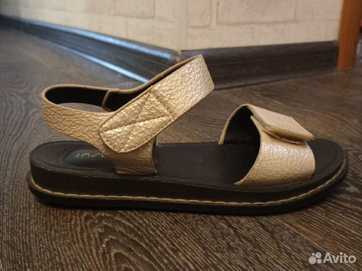 Сандалии женские