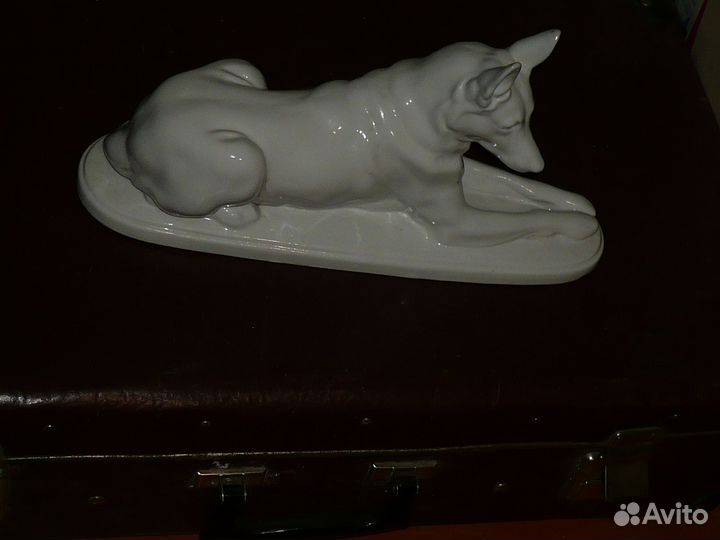 Фарфор. статуэтка СССР овчарка белая большая лфз