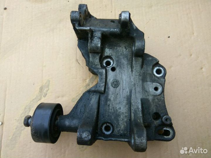 Кронштейн генератора Пежо 206