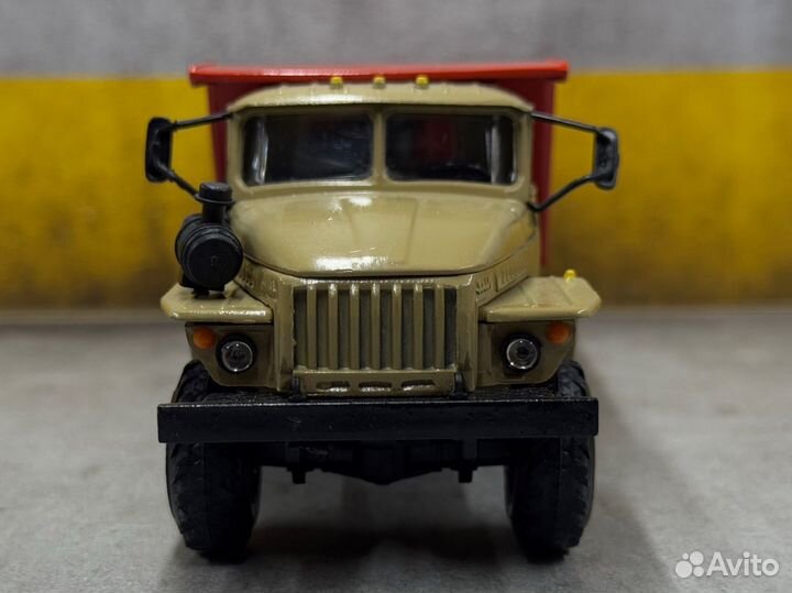 Модель урал 55571 1/43 элекон