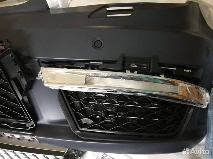 Передний бампер с решеткой Mercedes C63 AMG 204