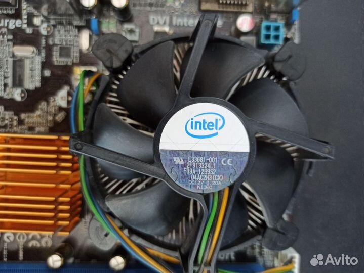 Материнская плата с процессором и памятью