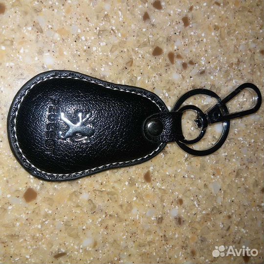 Брелок с логотипом авто