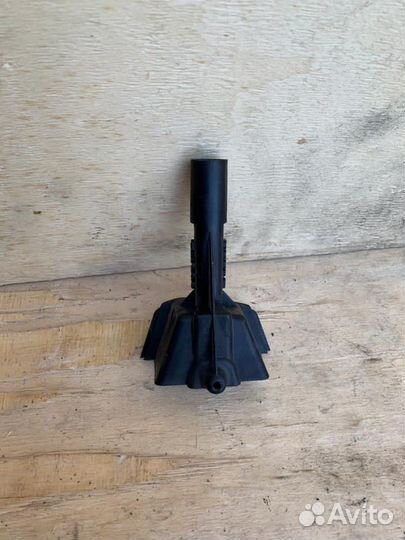 Направляющая замка лючка бензобака VW Passat CC