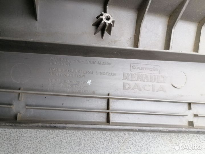 Накладка 8200739447 Renault Logan 2005-2014