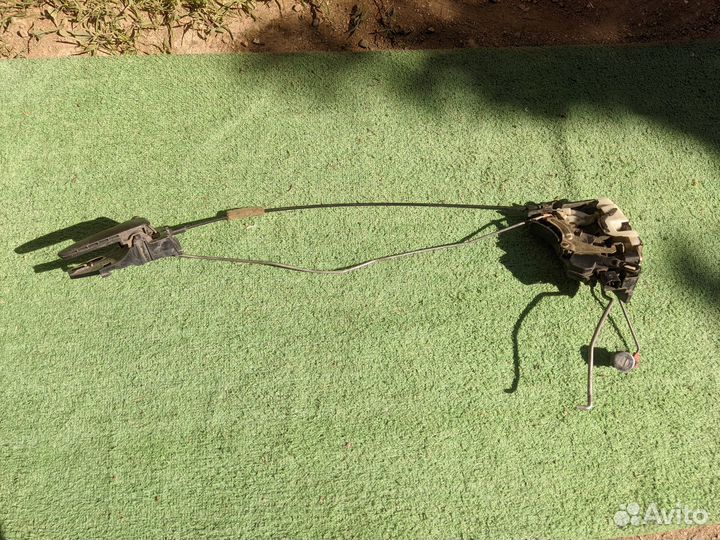 Замок двери передней правой Mitsubishi Lancer 9