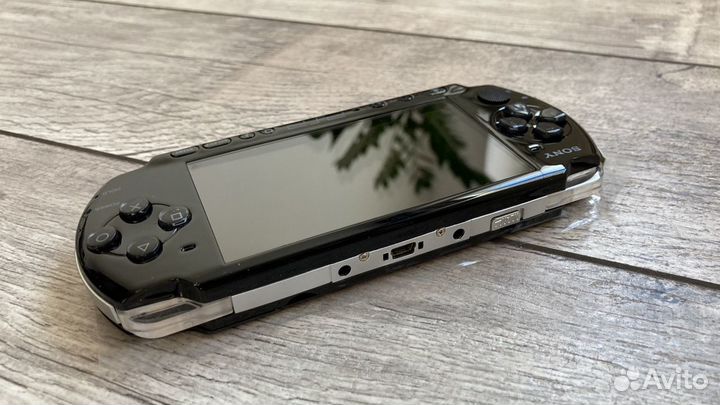 PSP 3000 + 900 игр состояние новой