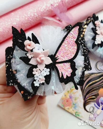 Бантики с цветочными бабочками ручной работы
