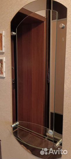 Настенное зеркало